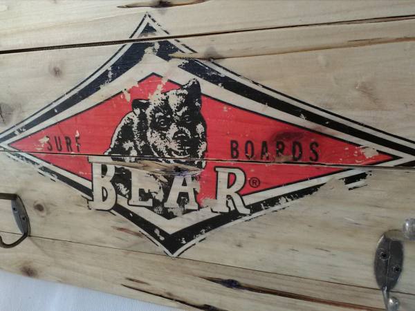 BEAR SURFBOARD appendiabiti in legno vintage logo