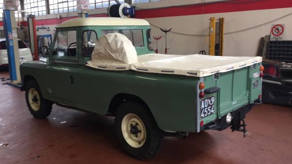 land rover pick up