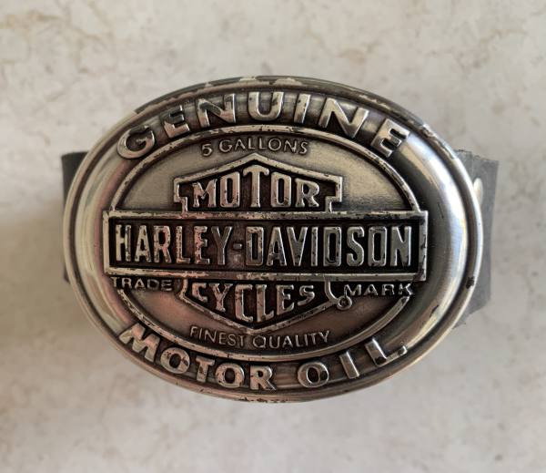 Fibbia Harley Davidson "Genuine Motor Oil" 99599-09VM con cintura in cuoio