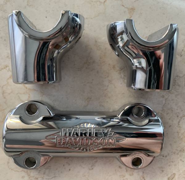 Harley Davidson Handle Bar Clamp 56998-09 W/ 55984-07 Risers